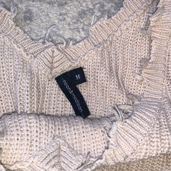 Cropped distressed sweater - Picture 3 of 3